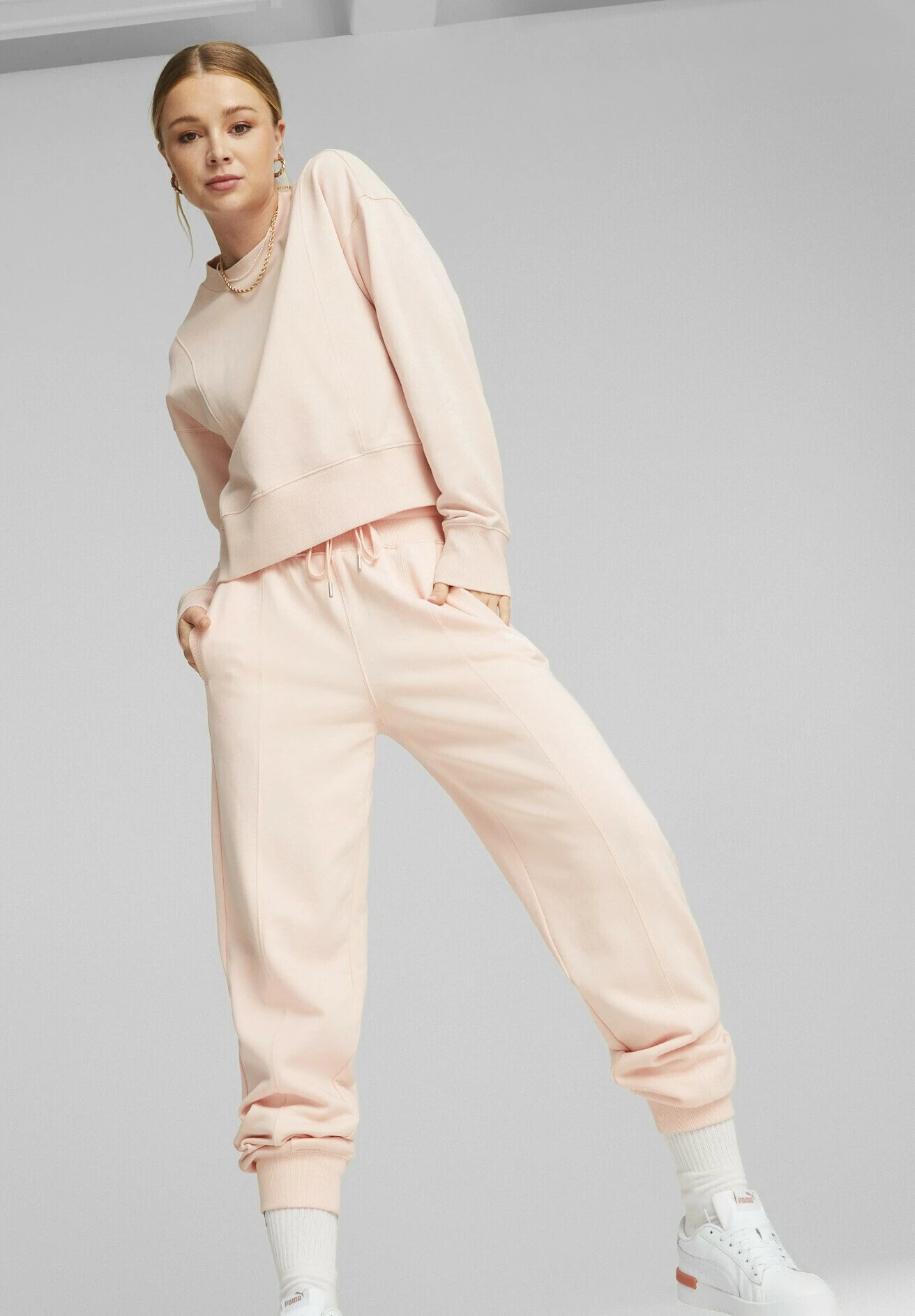 Puma Her Mit Rundhalsausschnitt - Sweatshirt - Rose Dust 6 Puma Her Mit Rundhalsausschnitt - Sweatshirt - Rose Dust – Image 4