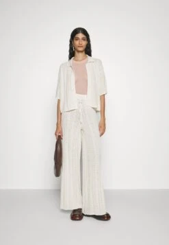 Holzweiler Thiril Trousers - Pantalon Classique - White 13 Holzweiler Thiril Trousers - Pantalon Classique - White -Next Soldes 4e62049df3574a9ba54c856ace1d60f1