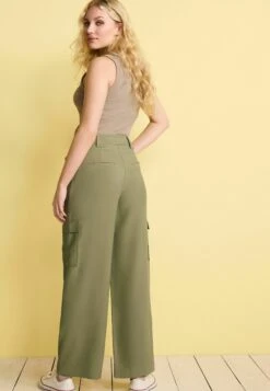 Next Utility Straight Standard - Pantalon Cargo - Green 9 Next Utility Straight Standard - Pantalon Cargo - Green -Next Soldes 50f101a7ee324f98976b386902bb9812