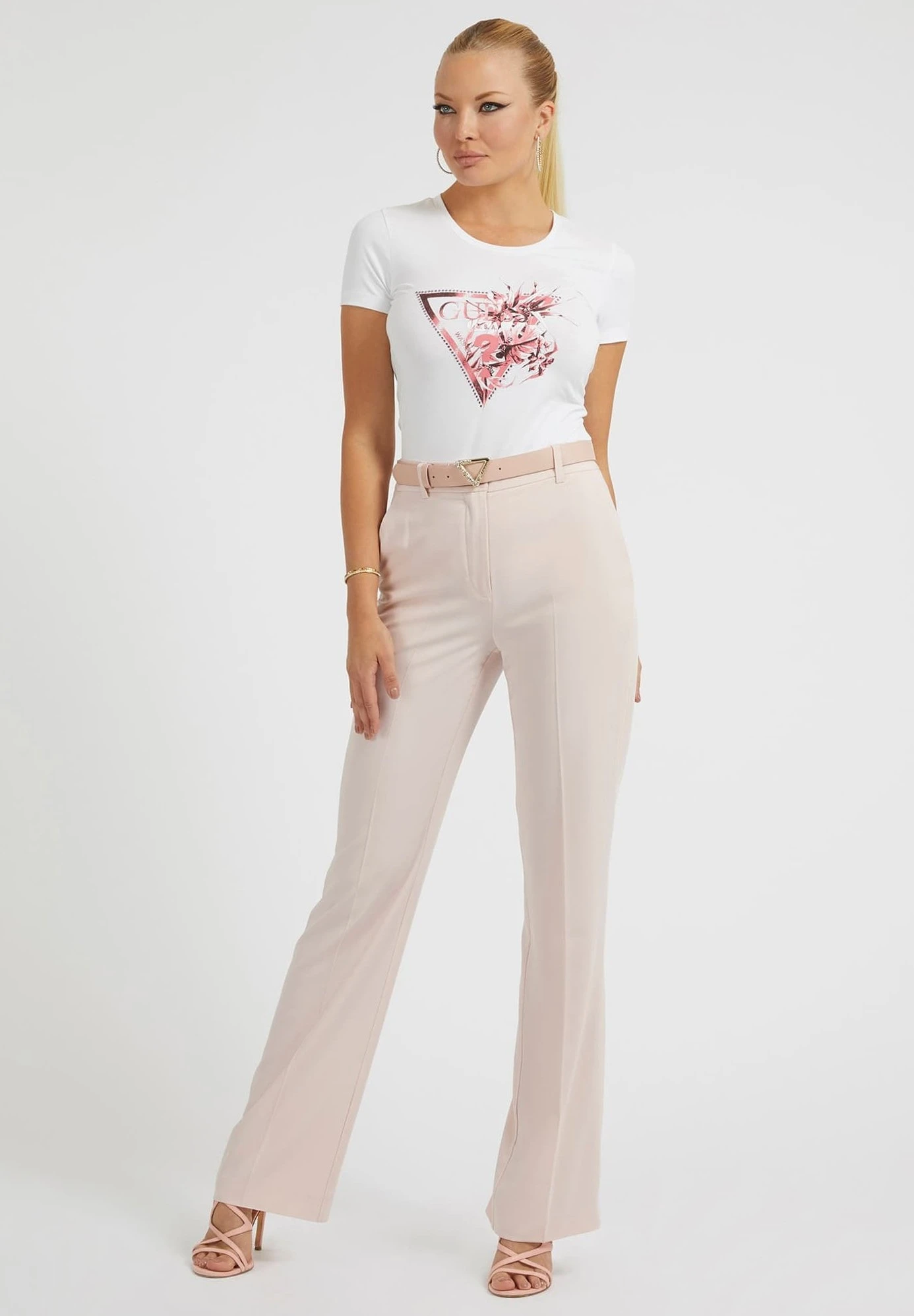 Guess Florales Logo-Dreieck - T-Shirt Imprimé - Weiß 4 Guess Florales Logo-Dreieck - T-Shirt Imprimé - Weiß – Image 2