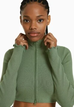 BERSHKA Gilet - Khaki 11 BERSHKA Gilet - Khaki -Next Soldes 5348a8b67a234c9da4194a321f942c5e