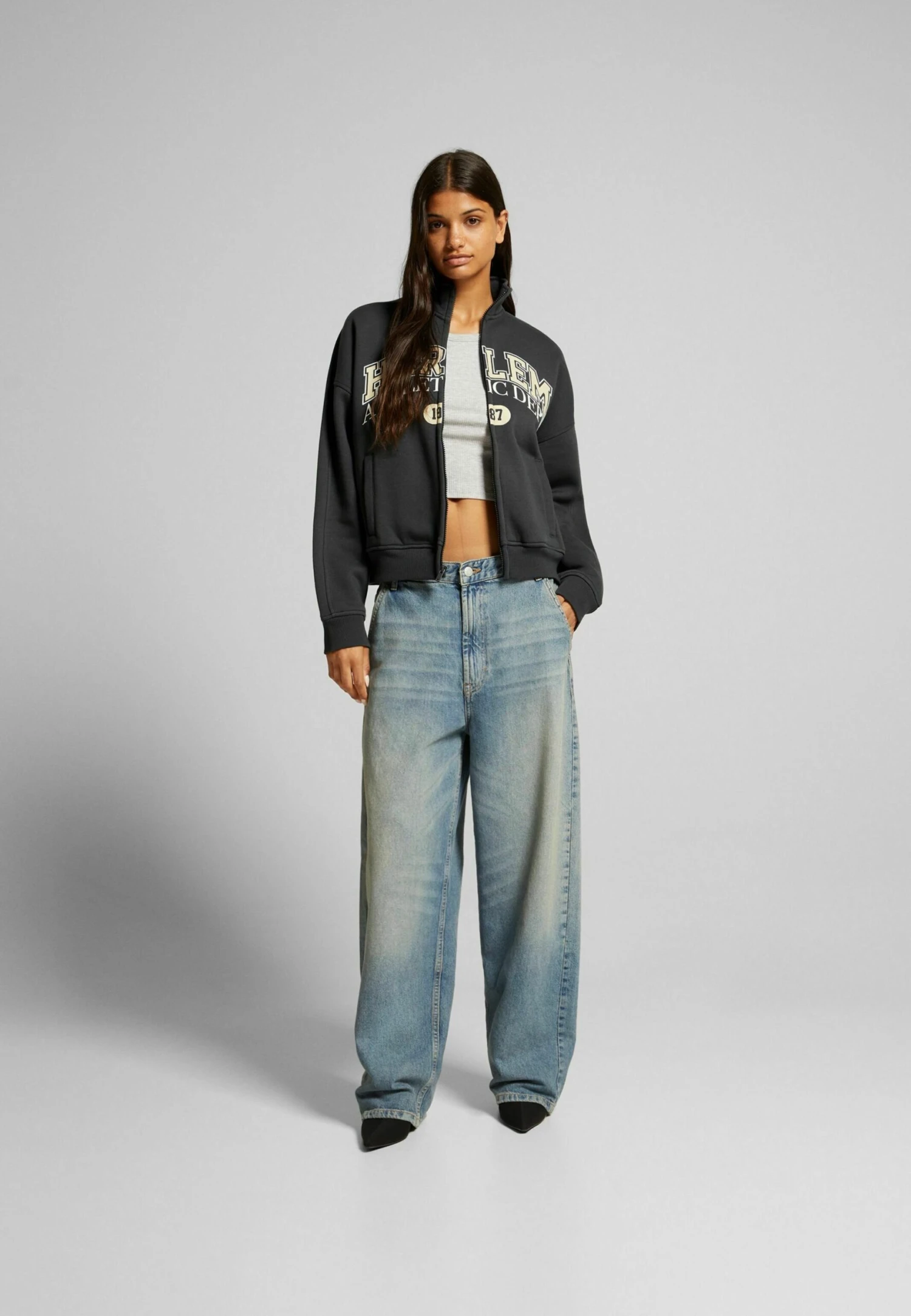 BERSHKA Print - Sweat Zippé - Dark Grey 4 BERSHKA Print - Sweat Zippé - Dark Grey – Image 2