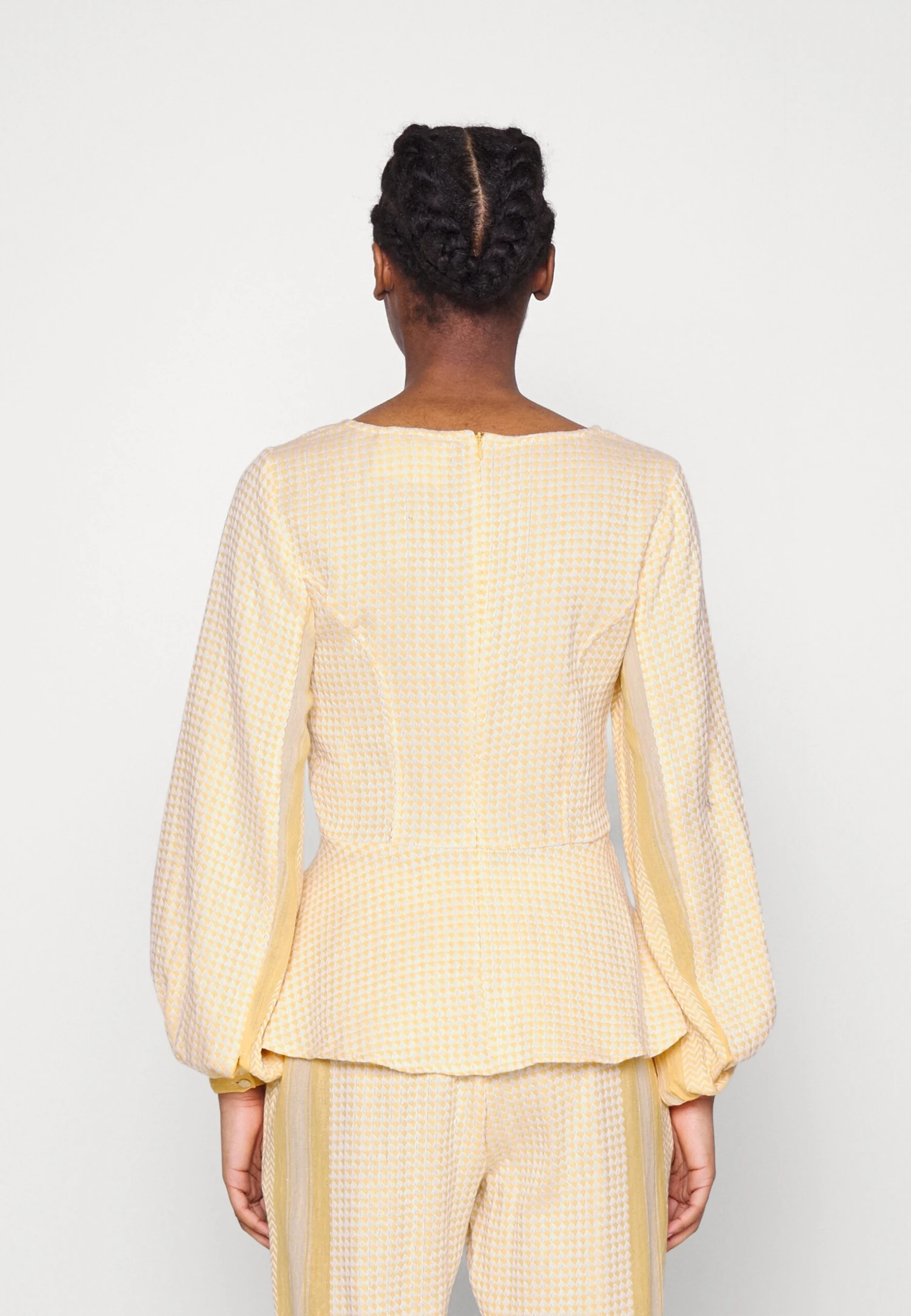 Freya Blouse - T-Shirt À Manches Longues - Coral 5 Freya Blouse - T-Shirt À Manches Longues - Coral – Image 3