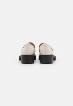 Coach Leah Loafer - Mocassins - Chalk 10 Coach Leah Loafer - Mocassins - Chalk -Next Soldes 580d270b6a6a481f98ad4c7b18277341