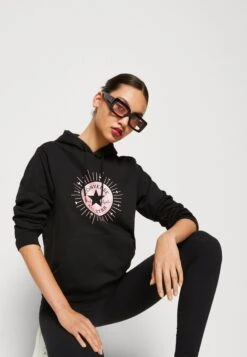Converse Radiating Love Classic Fit Hoodie - Sweatshirt - Black 11 Converse Radiating Love Classic Fit Hoodie - Sweatshirt - Black -Next Soldes 588f2bf118cd4e52b27c55f0658b5aeb