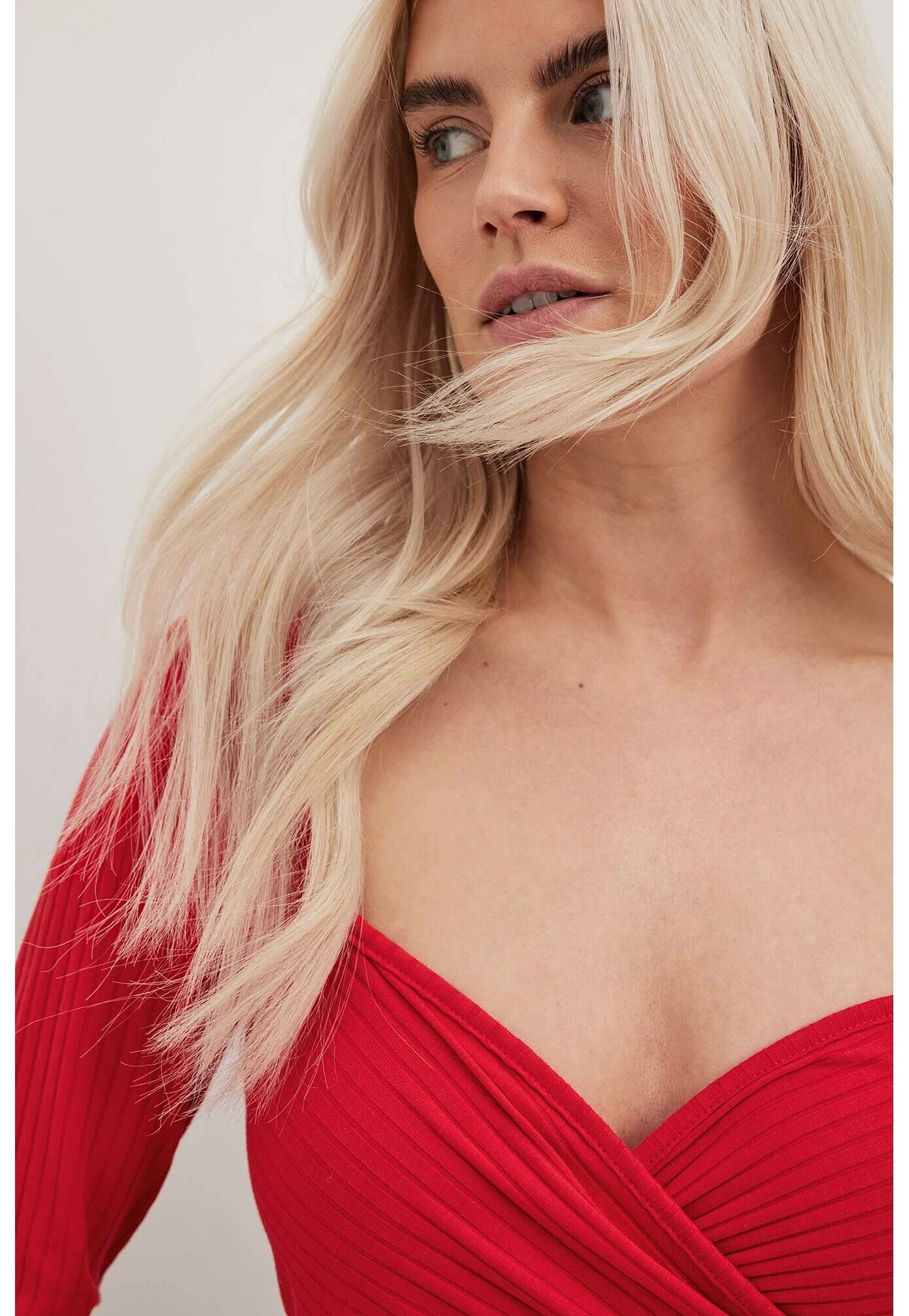 NA-KD Mit Herzausschnitt - Pullover - Red 6 NA-KD Mit Herzausschnitt - Pullover - Red – Image 4