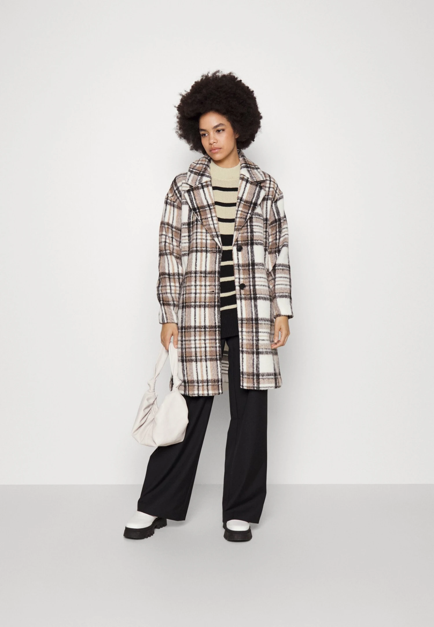 Monki Pullover - Black/Beige 4 Monki Pullover - Black/Beige – Image 2