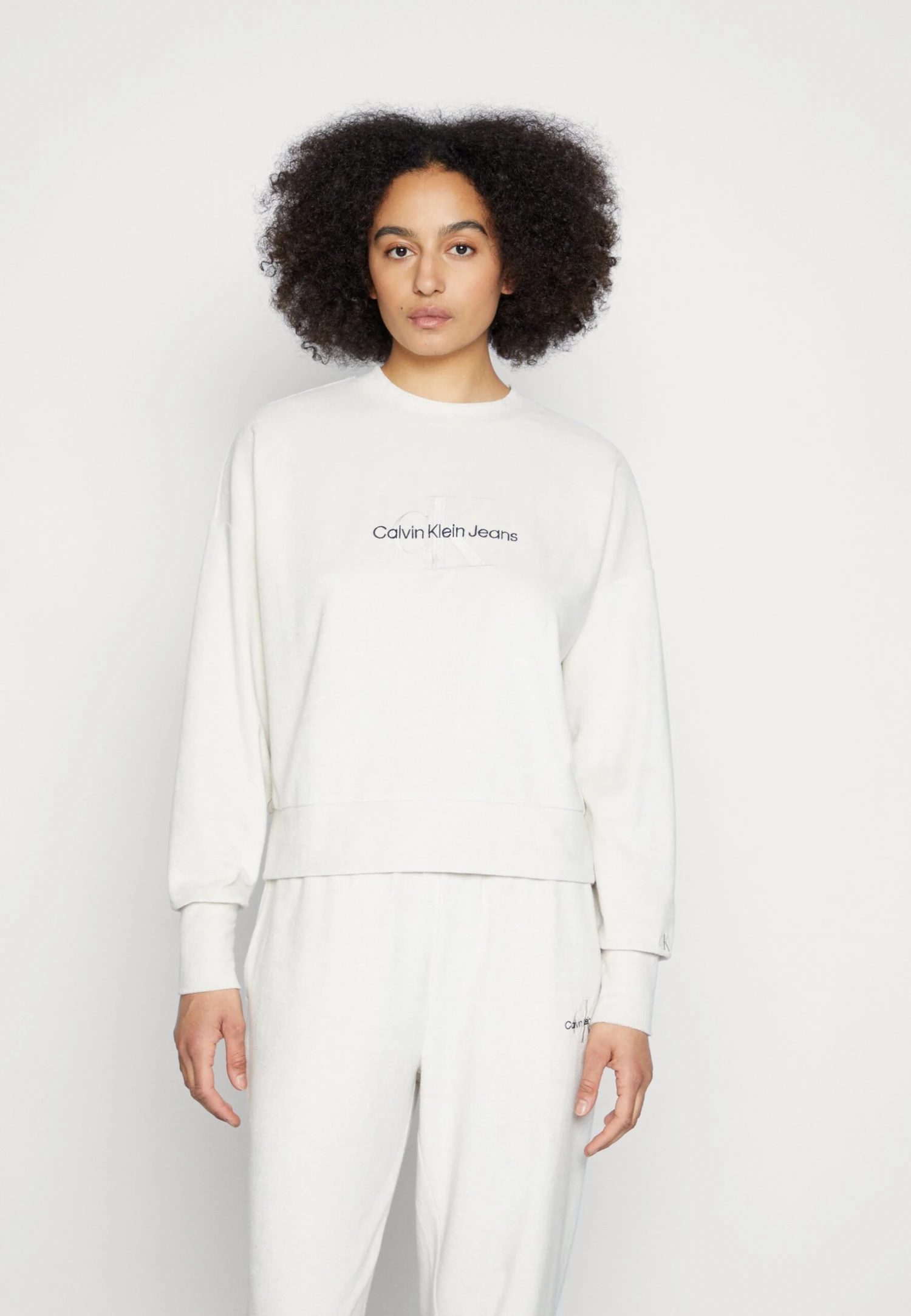 Calvin Klein Jeans Monogram Towelling - Sweatshirt - Eggshell 3 Calvin Klein Jeans Monogram Towelling - Sweatshirt - Eggshell