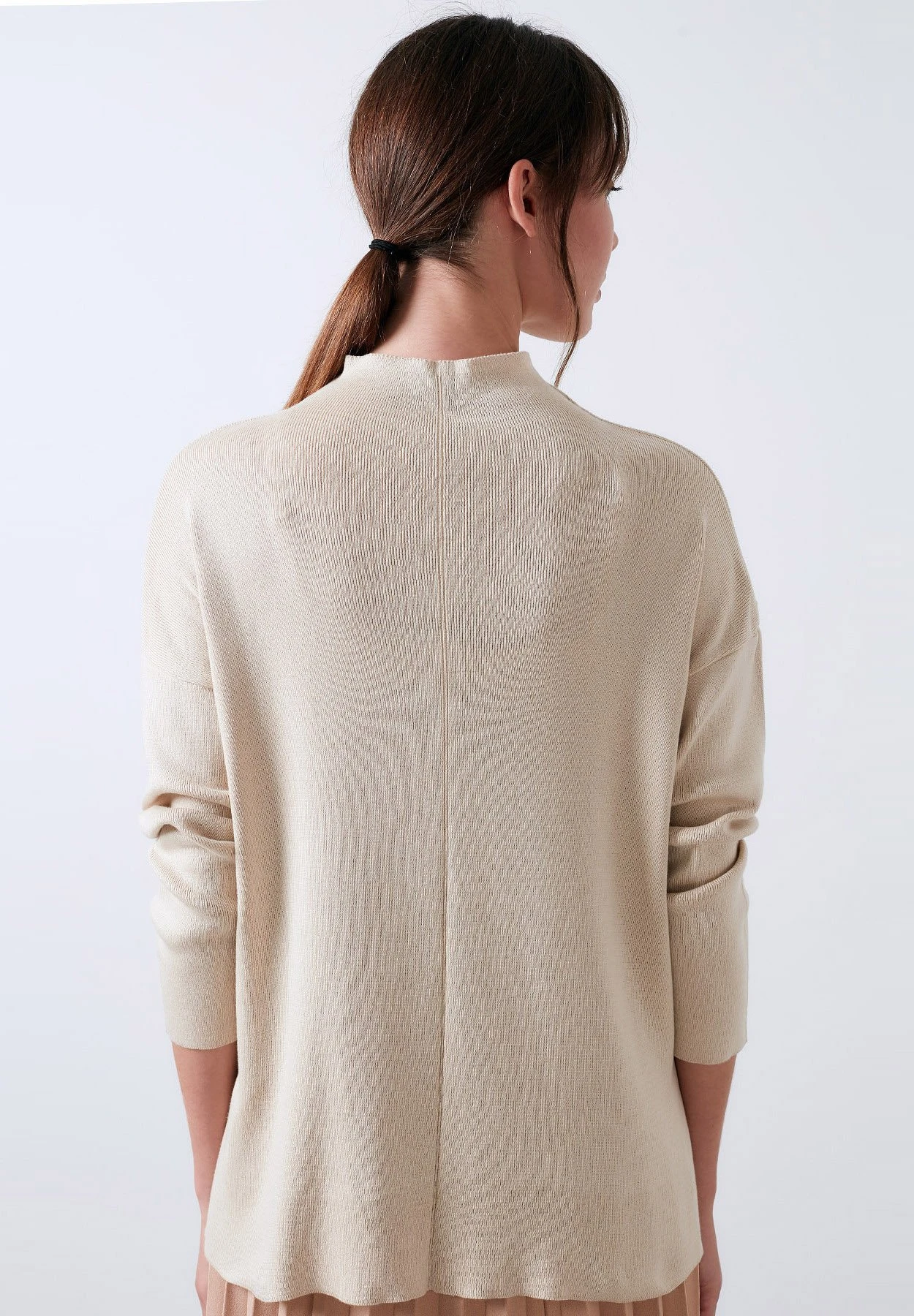 LELA Long Back - Pullover - Beige 4 LELA Long Back - Pullover - Beige – Image 2