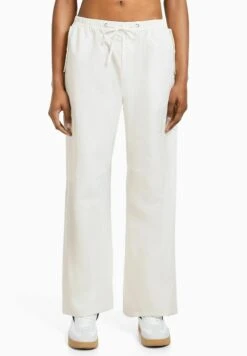 BERSHKA Parachute - Pantalon Cargo - Off White