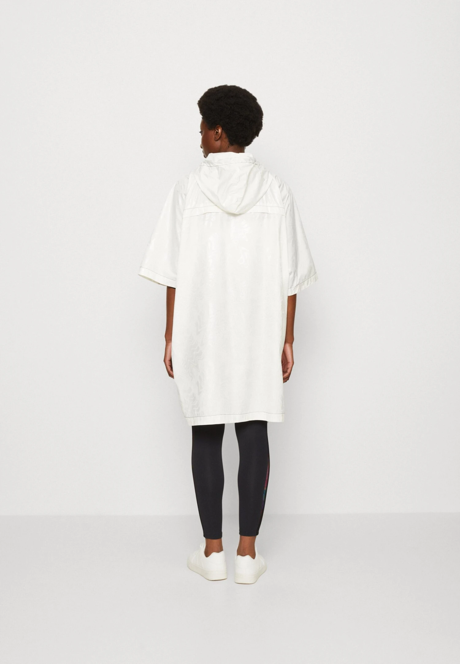 Desigual Poncho Psicolover Colima - Parka - Blanco Nieve 5 Desigual Poncho Psicolover Colima - Parka - Blanco Nieve – Image 3