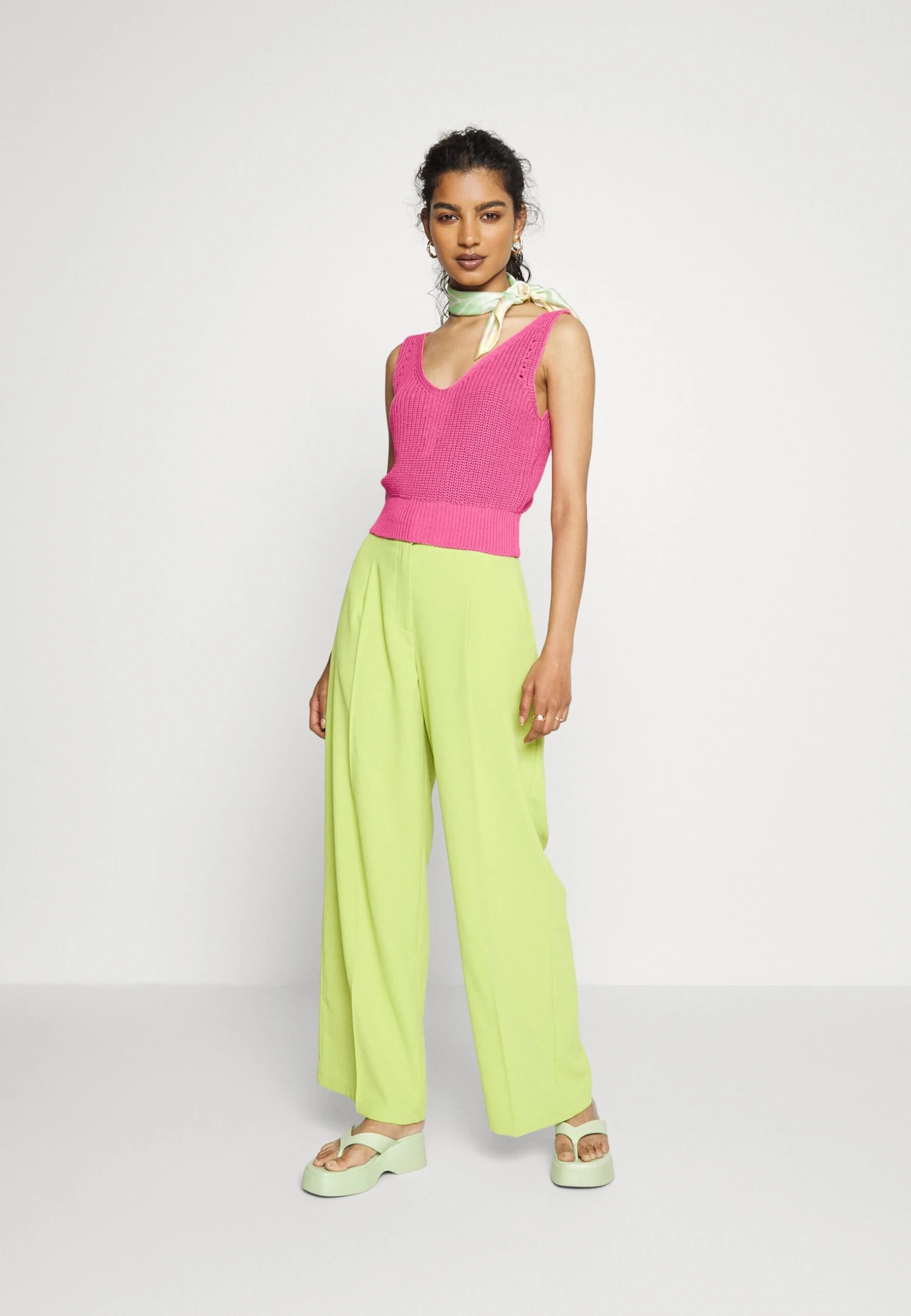 Noisy May Petite Nmsara Petite - Débardeur - Ibis Rose 4 Noisy May Petite Nmsara Petite - Débardeur - Ibis Rose – Image 2