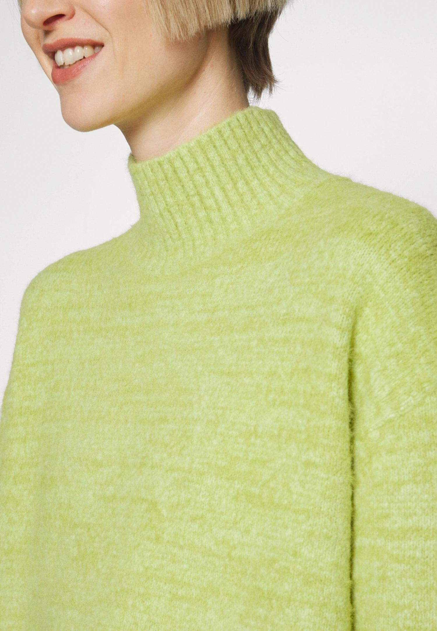 Fluffy Turteneck - Pullover - Avocado 11 Fluffy Turteneck - Pullover - Avocado – Image 9