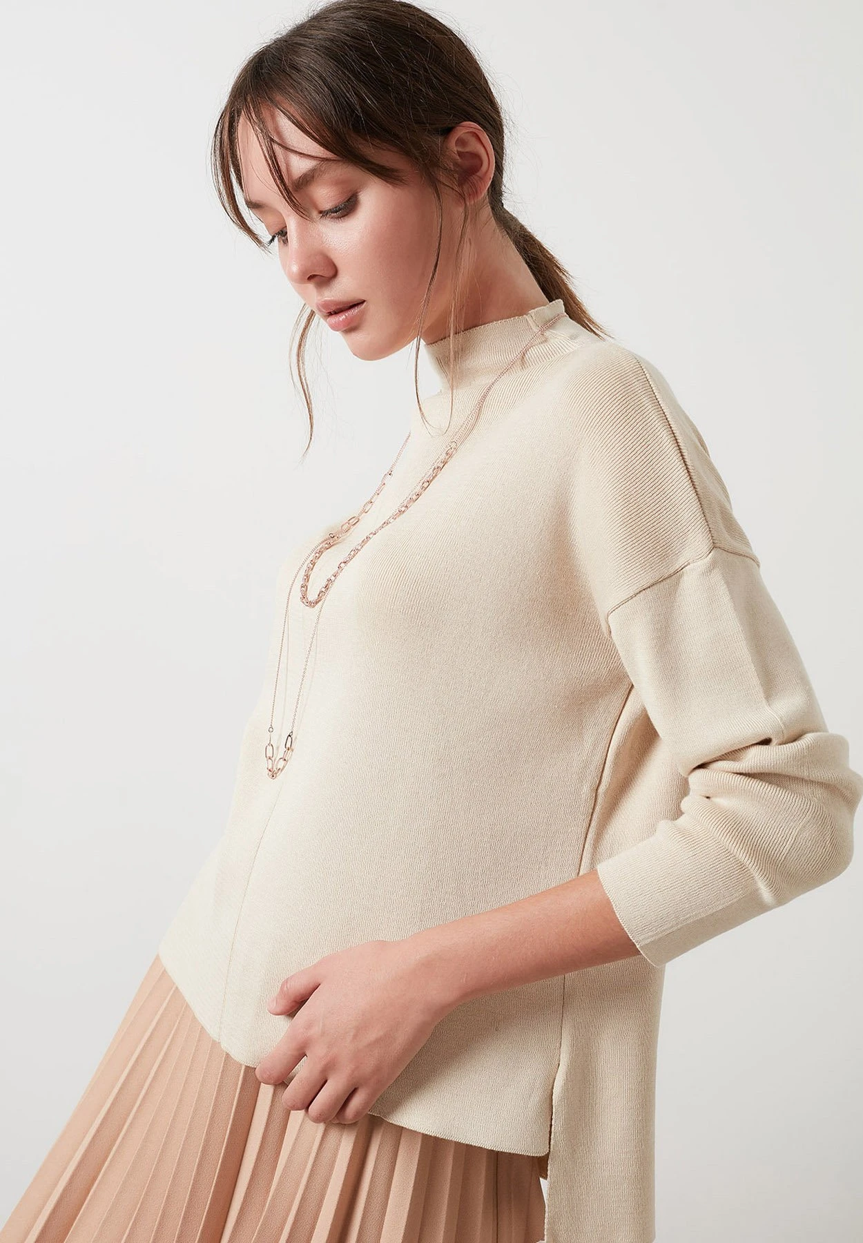 LELA Long Back - Pullover - Beige 5 LELA Long Back - Pullover - Beige – Image 3