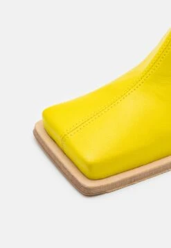 Miista Brenda Boots - Bottines - Yellow -Next Soldes 702fd3ddf15546e498348040d2682b20