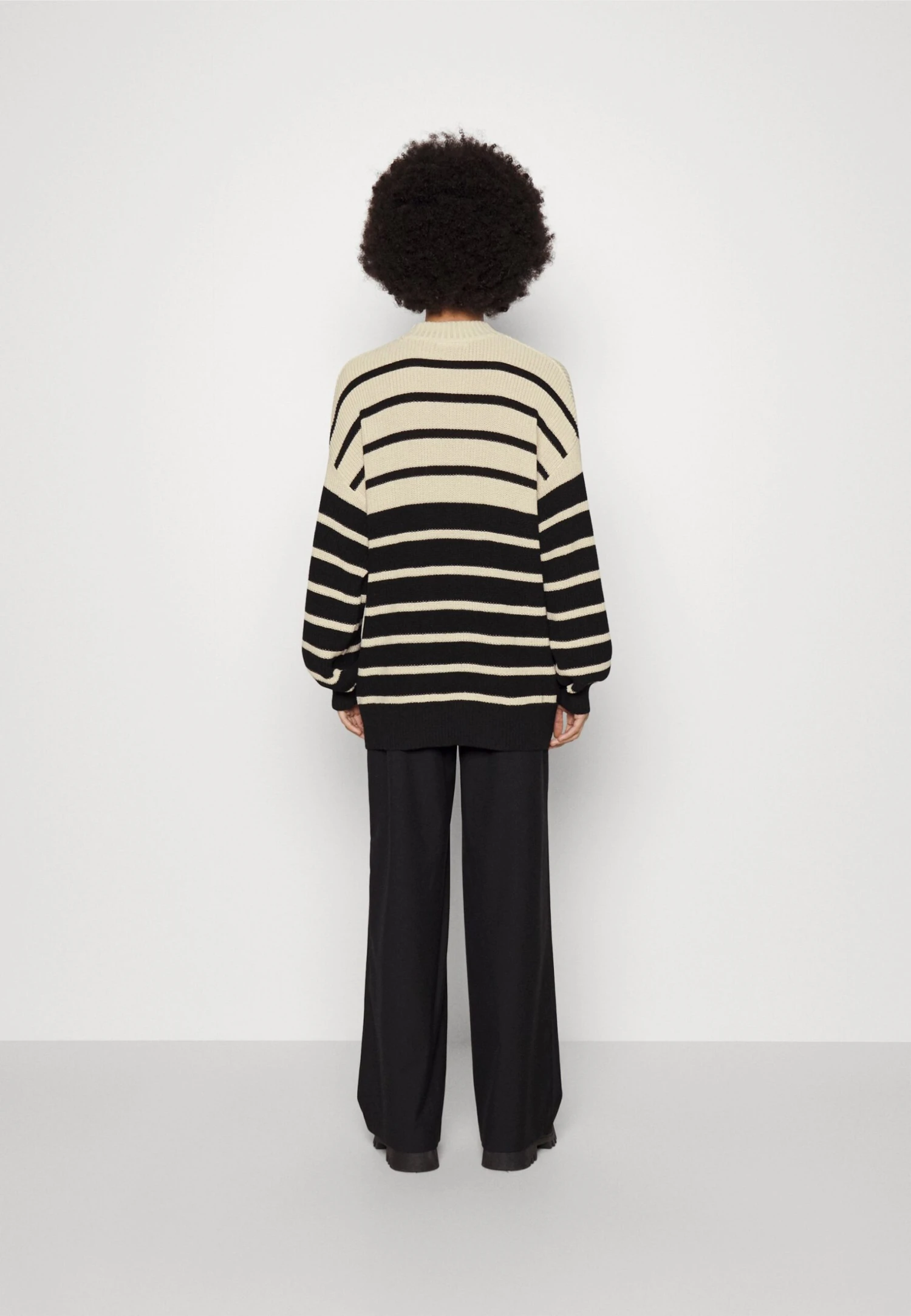 Monki Pullover - Black/Beige 5 Monki Pullover - Black/Beige – Image 3