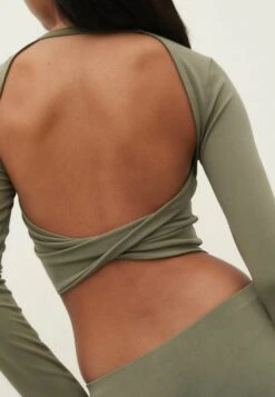 Stradivarius With A Low-Cut Back - T-Shirt À Manches Longues - Khaki 13 Stradivarius With A Low-Cut Back - T-Shirt À Manches Longues - Khaki -Next Soldes 72220ea5dc8745e48414c8e8d8177619