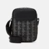 Lacoste Vertical Camera Bag Unisex - Sac Bandoulière - Noir/Gris 2 Lacoste Vertical Camera Bag Unisex - Sac Bandoulière - Noir/Gris -Next Soldes 747342289ec84a3d8a2d12f9d85b099c