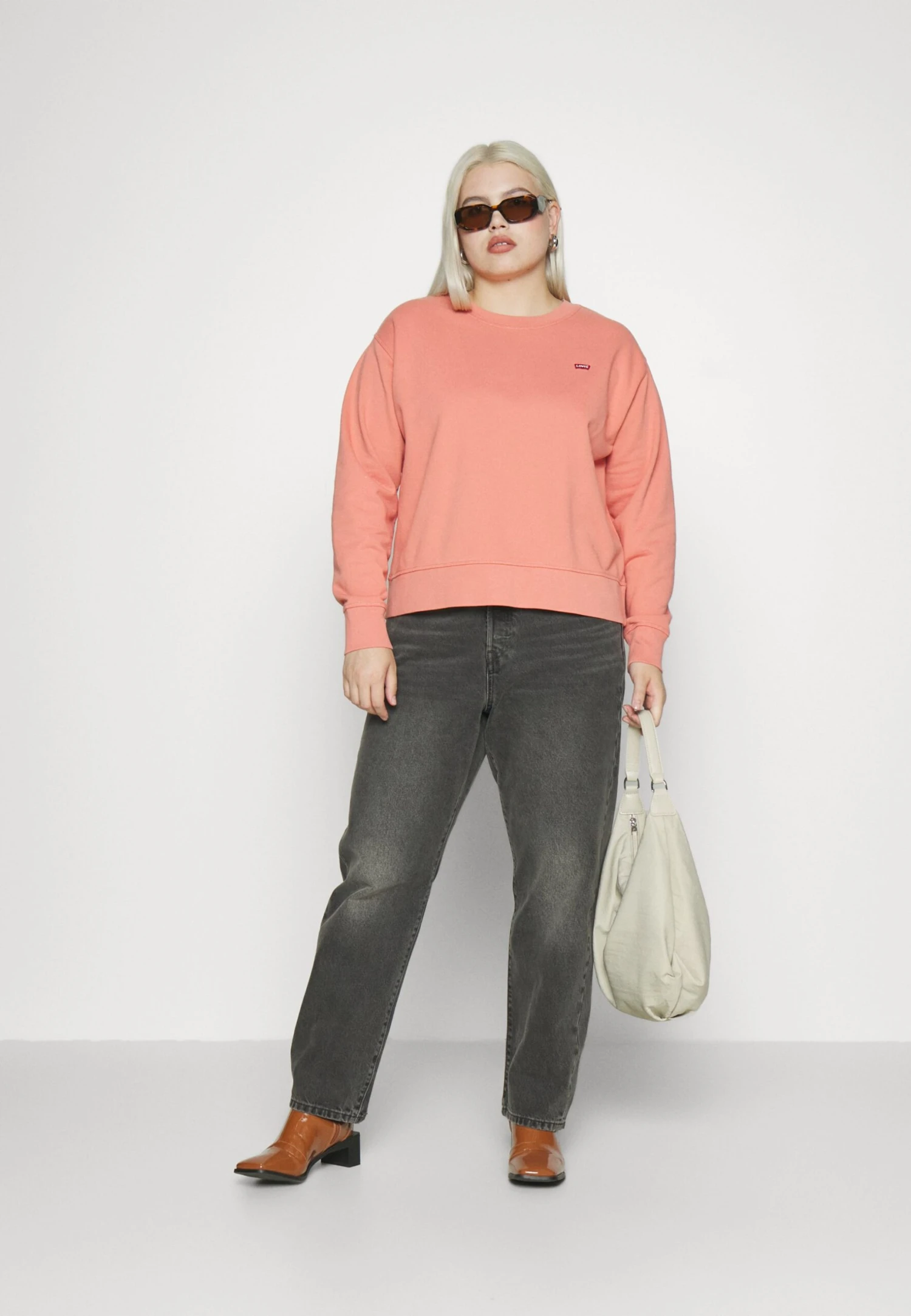 Levi's® Plus Standard - Sweatshirt - Terra Cotta 4 Levi's® Plus Standard - Sweatshirt - Terra Cotta – Image 2