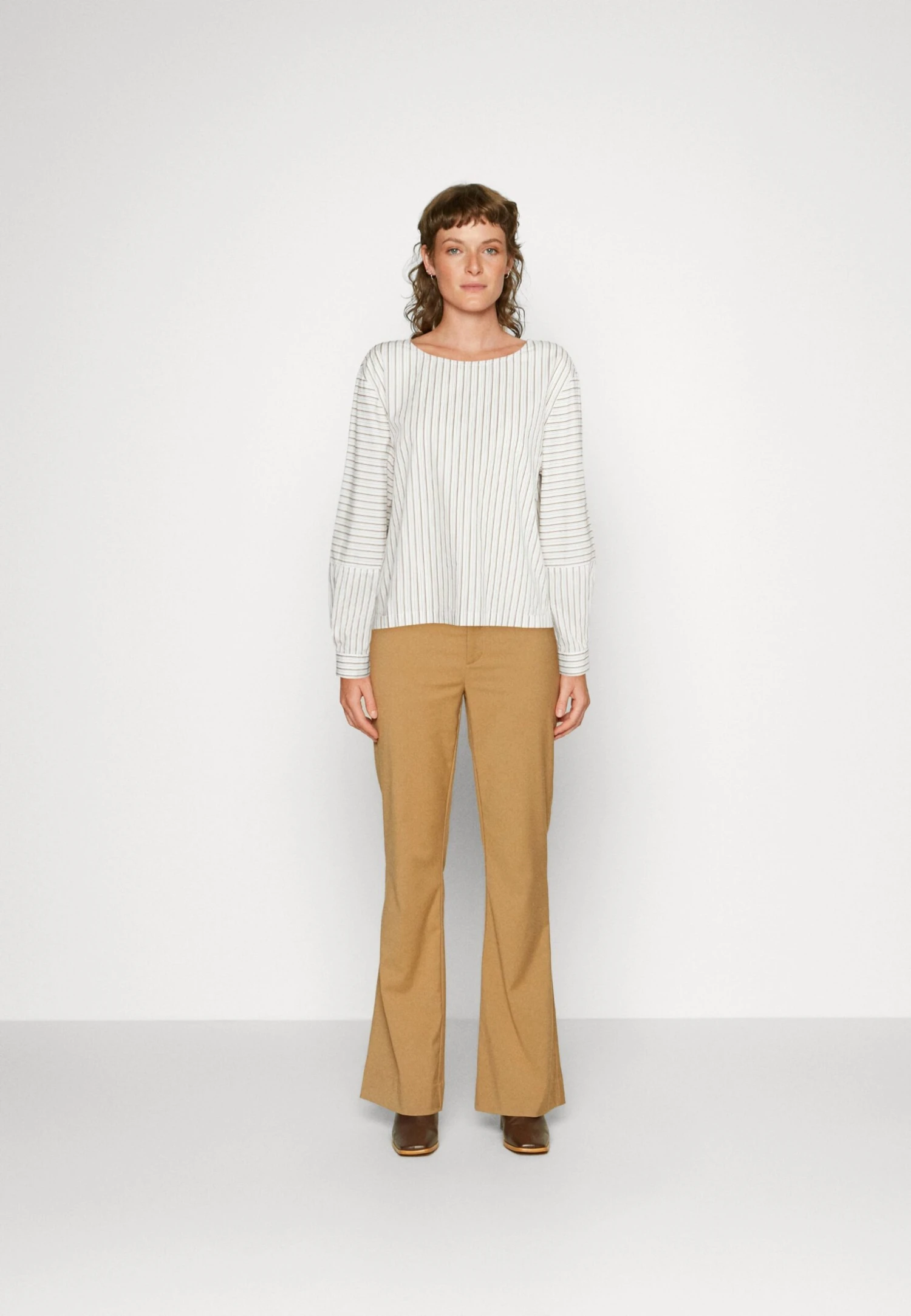 Esmé Studios Neva Blouse - T-Shirt À Manches Longues - Snow White 4 Esmé Studios Neva Blouse - T-Shirt À Manches Longues - Snow White – Image 2