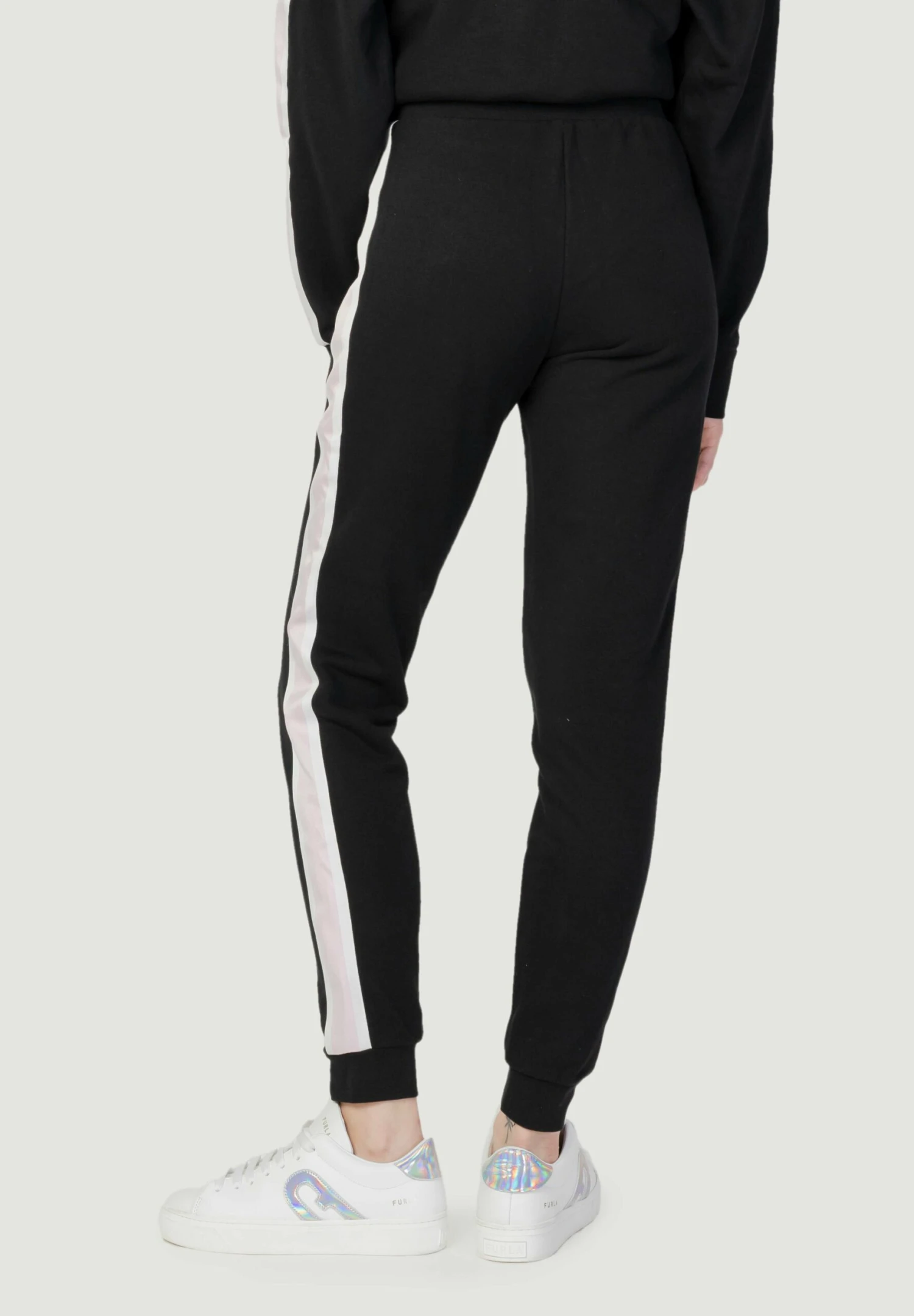 Guess 4G Jogger - Pantalon De Survêtement - Black 5 Guess 4G Jogger - Pantalon De Survêtement - Black – Image 3