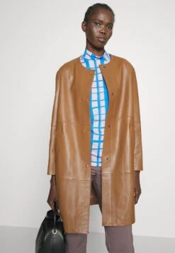 Maia - Manteau Court - Cuoio 11 Maia - Manteau Court - Cuoio -Next Soldes 7a57ab6cf795476b93105a6a57fab6d6