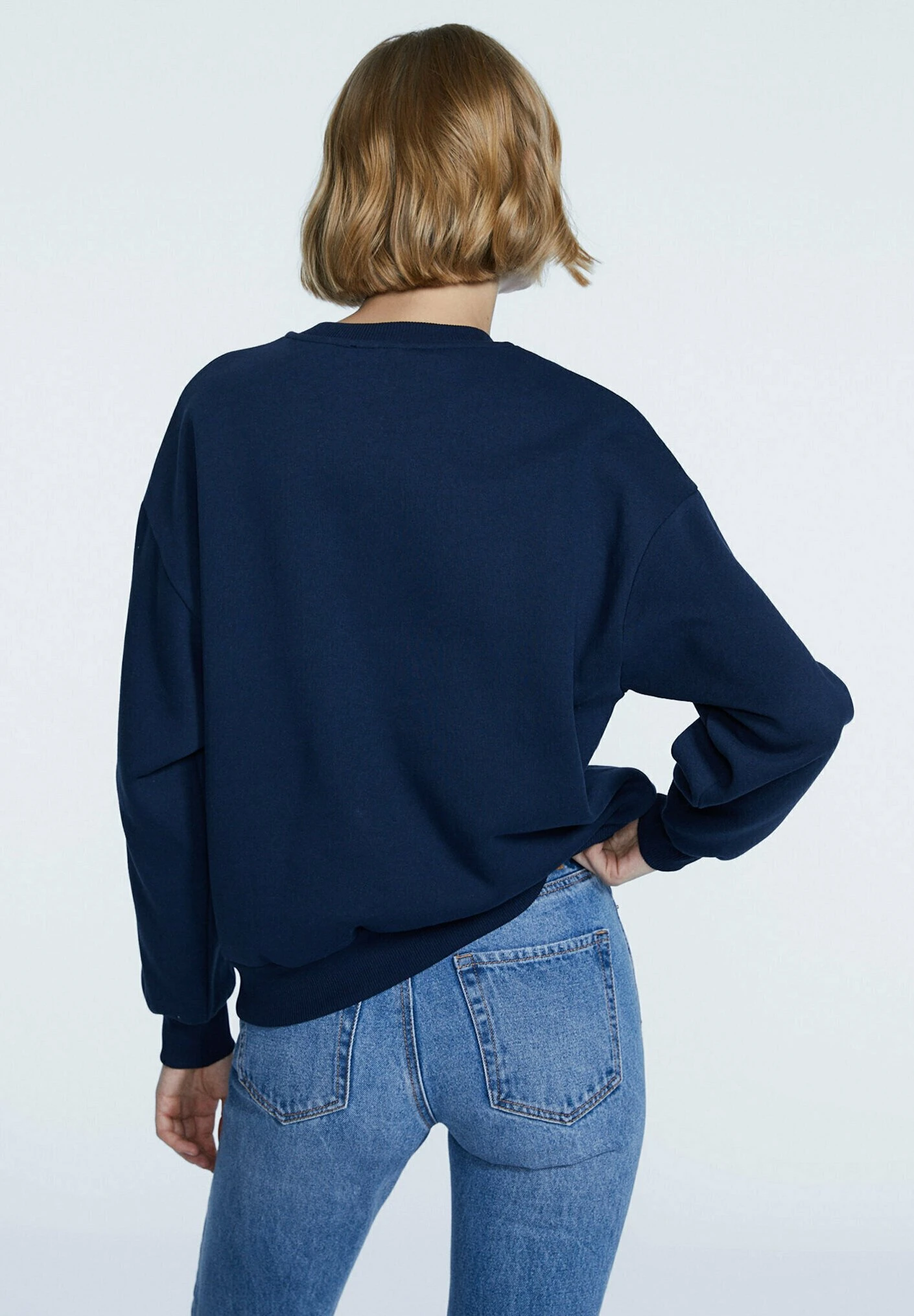 Stradivarius Oversize-Mit Stickerei 02501608 - Sweatshirt - Dark Blue 5 Stradivarius Oversize-Mit Stickerei 02501608 - Sweatshirt - Dark Blue – Image 3