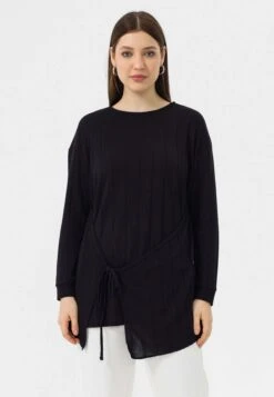 Long Sleeved - Pullover - Black