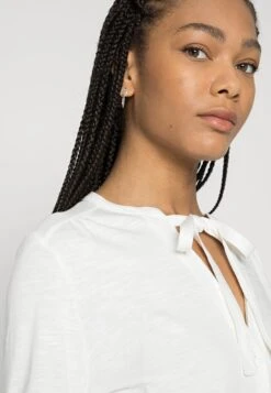 ESPRIT Bow Tie - T-Shirt À Manches Longues - Off White 11 ESPRIT Bow Tie - T-Shirt À Manches Longues - Off White -Next Soldes 81a92d799d8f491cbb00691be0f65f6a