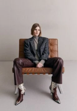 Holzweiler Frey Jacket - Blazer - Black 10 Holzweiler Frey Jacket - Blazer - Black -Next Soldes 82645ea7e7224734b206ede578569f3f