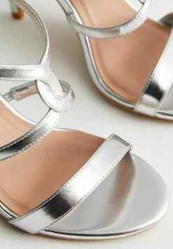 New Look Twist Strap Stiletto - Sandales À Talons Hauts - Silver 10 New Look Twist Strap Stiletto - Sandales À Talons Hauts - Silver -Next Soldes 85609cae4490473cb24518d8e23130f4