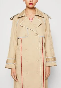 SISTER JANE Orchard Scallop Trim - Trench - Beige 13 SISTER JANE Orchard Scallop Trim - Trench - Beige -Next Soldes 8b3a6db5f83d4099b1f61350bdeafe35