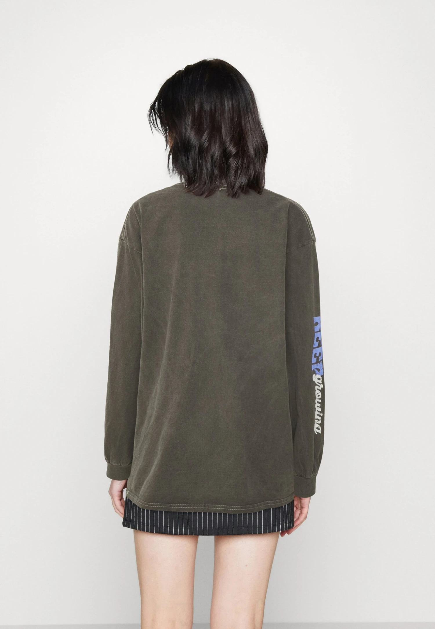 BDG Urban Outfitters Grow Skate Tee - T-Shirt À Manches Longues - Charcoal 5 BDG Urban Outfitters Grow Skate Tee - T-Shirt À Manches Longues - Charcoal – Image 3