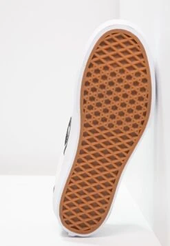 Vans Ua Classic Slip-On Platform - Mocassins - Black/White 18 Vans Ua Classic Slip-On Platform - Mocassins - Black/White -Next Soldes 8d7f29664a124504bc5604bac9ff22f6