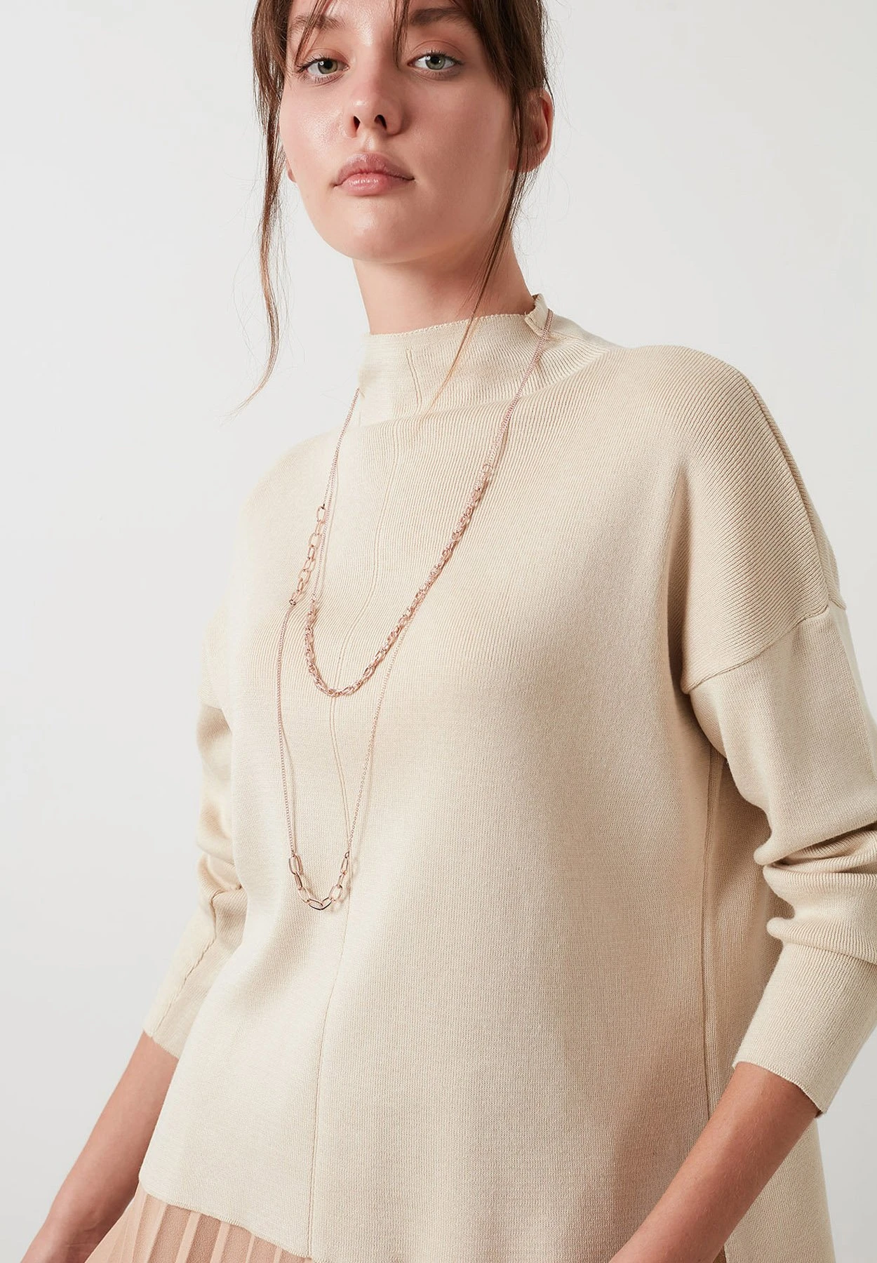 LELA Long Back - Pullover - Beige 3 LELA Long Back - Pullover - Beige