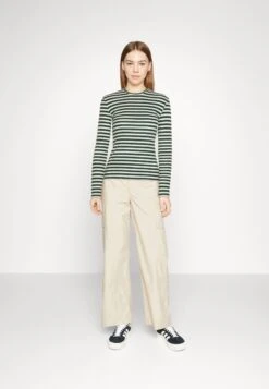 Pieces Pcruka - T-Shirt À Manches Longues - Trekking Green/Cloud Dancer -Next Soldes 914b4f2c1cf544978ccab88b01ae44b0