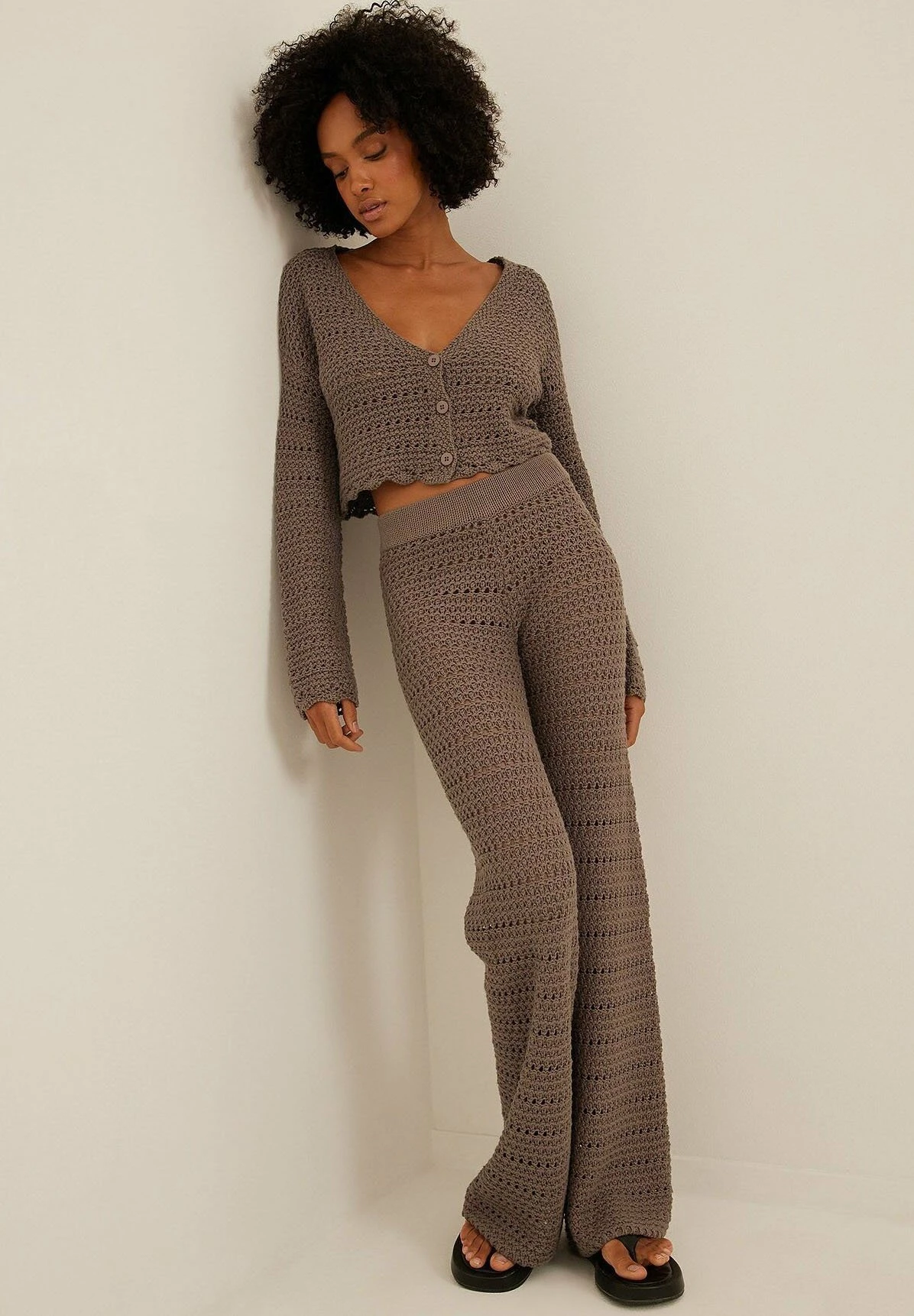 NA-KD V-Neck - Gilet - Brown 4 NA-KD V-Neck - Gilet - Brown – Image 2