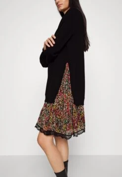 TWINSET Knitted Dress - Robe De Jour - Nero 17 TWINSET Knitted Dress - Robe De Jour - Nero -Next Soldes 96014a61080743c3968a9636b0df2961