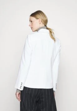 MICHAEL Michael Kors Patch Fitted Blazer - Blazer - White 10 MICHAEL Michael Kors Patch Fitted Blazer - Blazer - White -Next Soldes 966bf2ffad8e494da3056d4806279fd5