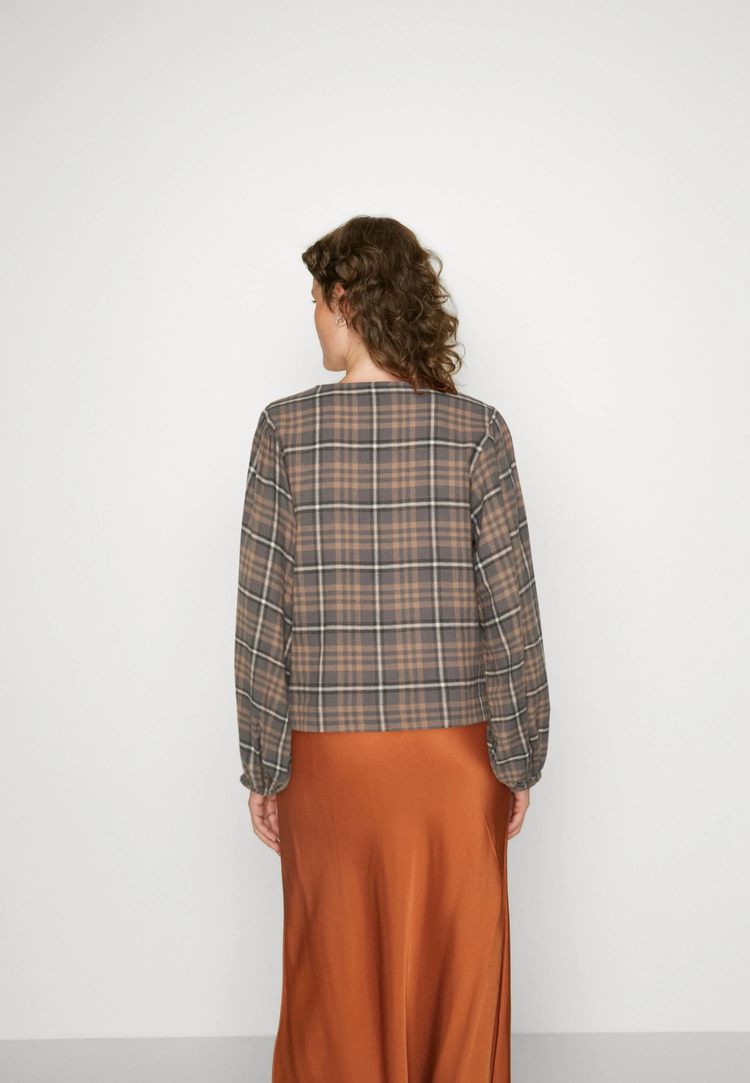 Esmé Studios Ellie Balloon Sleeve Blouse - T-Shirt À Manches Longues - Charcoal 5 Esmé Studios Ellie Balloon Sleeve Blouse - T-Shirt À Manches Longues - Charcoal – Image 3