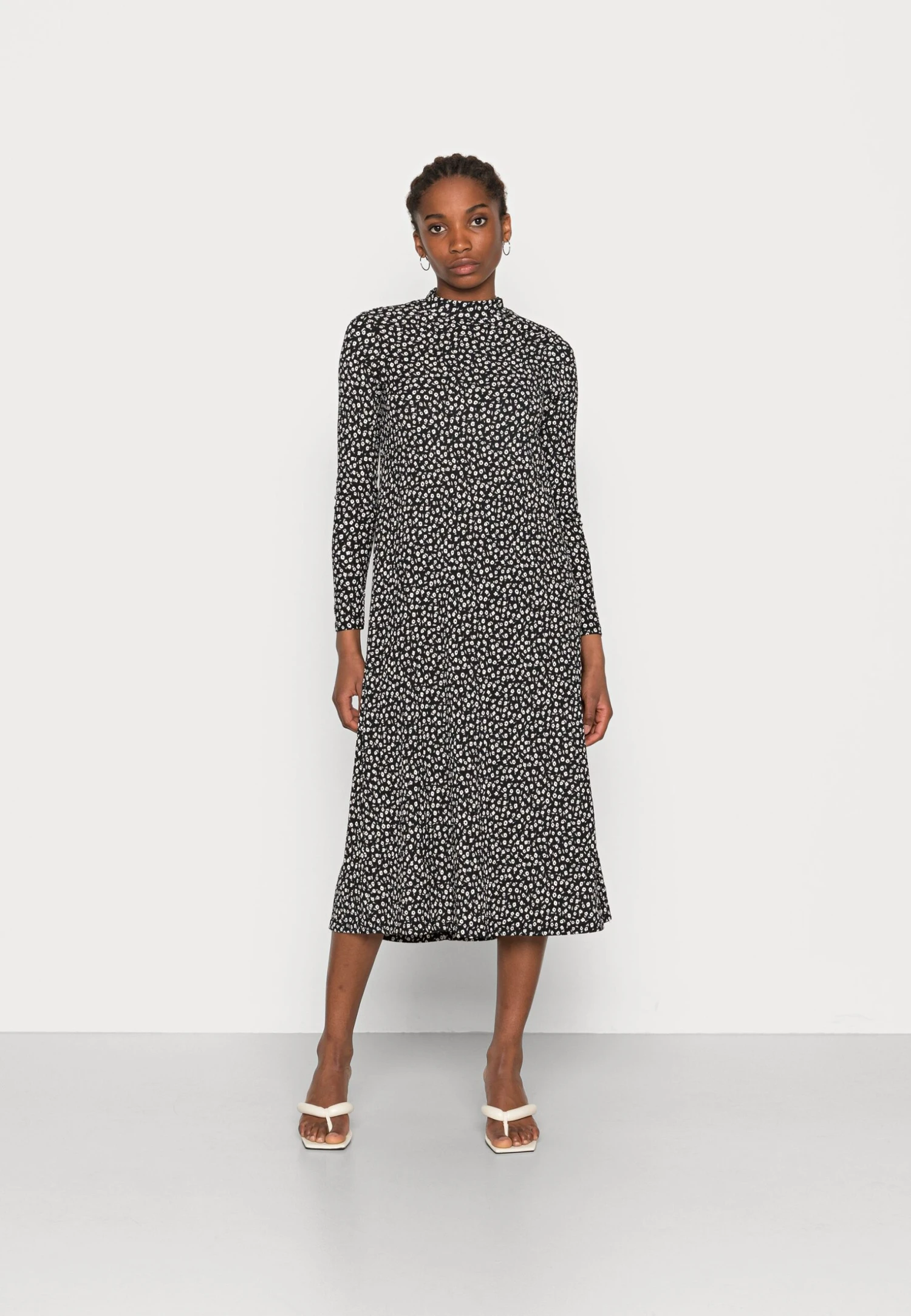 Monki Robe De Jour - Black Dark 3 Monki Robe De Jour - Black Dark