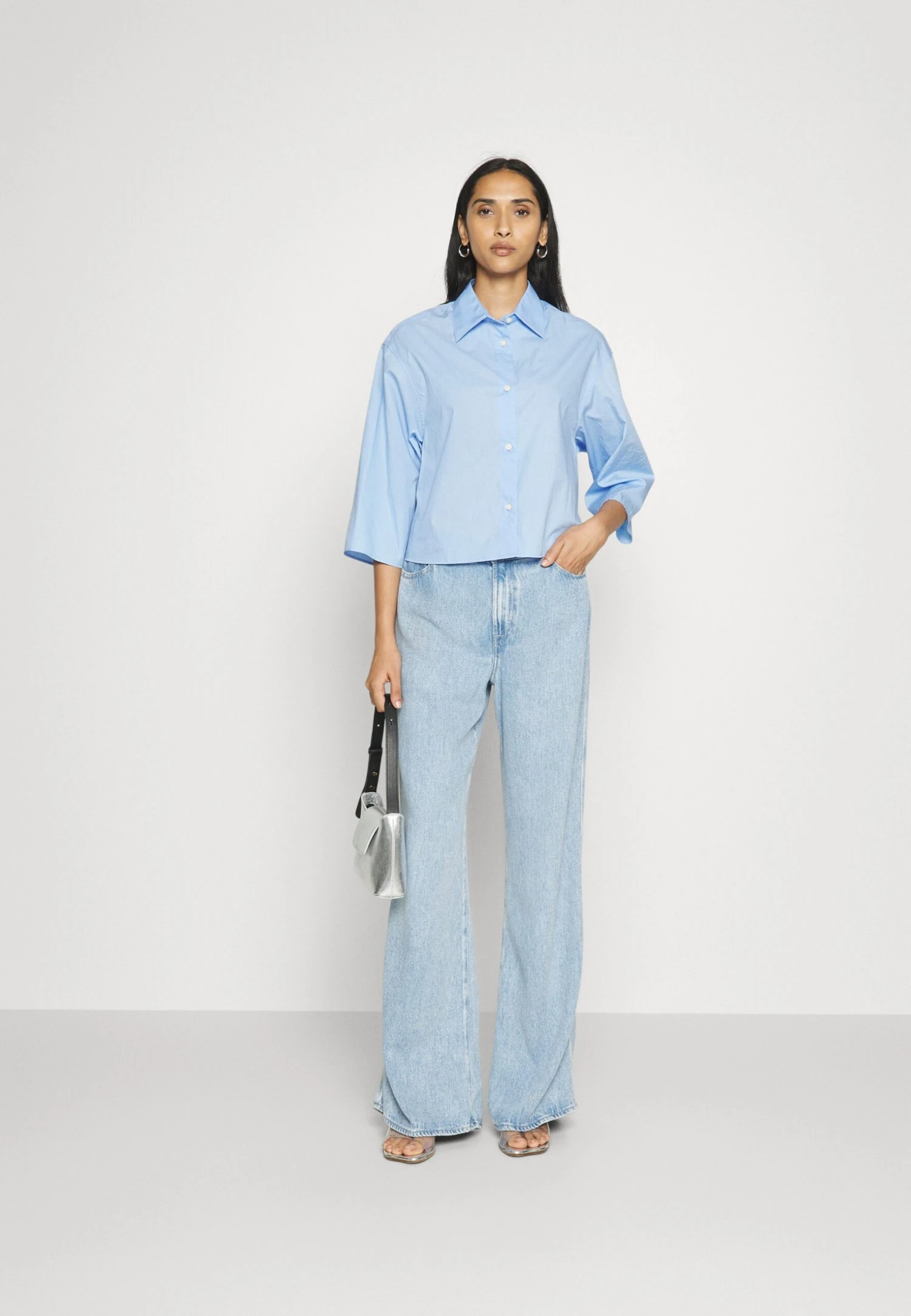 7 For All Mankind Lotta Laguna - Jean Bootcut - Light Blue 4 7 For All Mankind Lotta Laguna - Jean Bootcut - Light Blue – Image 2