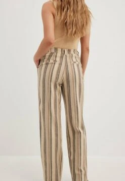 NA-KD Gestreifte Mit Mittelhoher Taille - Pantalon Classique - Brown Stripe 7 NA-KD Gestreifte Mit Mittelhoher Taille - Pantalon Classique - Brown Stripe -Next Soldes 9cacb4b9db604227bc328a0507b3814c
