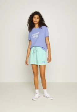 Quiksilver Stranger Things 86 Crop Tee - T-Shirt Imprimé - Jacaranda 9 Quiksilver Stranger Things 86 Crop Tee - T-Shirt Imprimé - Jacaranda -Next Soldes 9d9f44a1c5f24aeabcc74ab621c4dee9