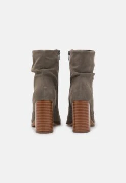 Bullboxer Bottines À Talons Hauts - Grey 11 Bullboxer Bottines À Talons Hauts - Grey -Next Soldes 9ec14b69d0354713805c812a9b094da1