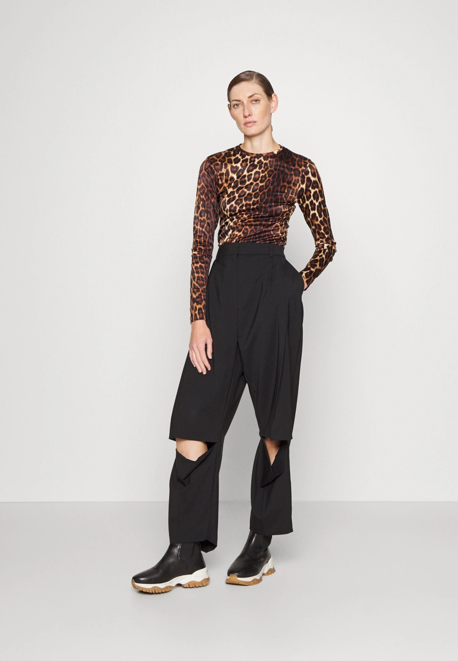 Leo - T-Shirt À Manches Longues - Brown 4 Leo - T-Shirt À Manches Longues - Brown – Image 2