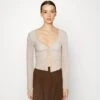 BDG Urban Outfitters Shea Textured Hook And Eye - Gilet - Cream