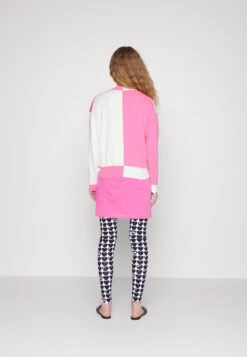 LOVE MOSCHINO Pullover - Fuchsia 10 LOVE MOSCHINO Pullover - Fuchsia -Next Soldes a1541b126ea44d61a368b51a2601c366