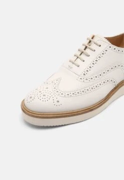 Clarks Baille Brogue - Derbies - White -Next Soldes a164ccf585964a47a073ae3e2a82b3f2