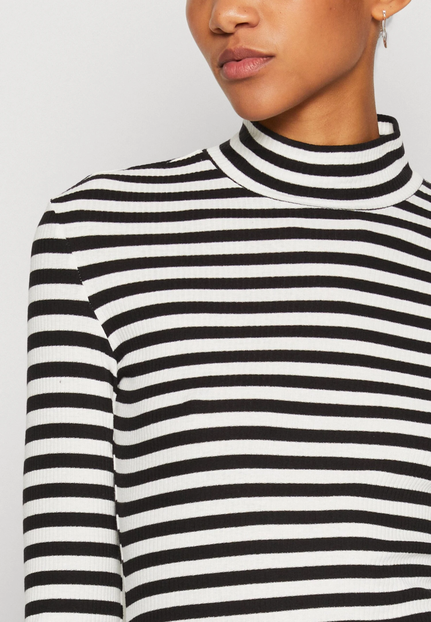 Pieces Pcruka T-Neck - T-Shirt À Manches Longues - Cloud Dancer/Black 8 Pieces Pcruka T-Neck - T-Shirt À Manches Longues - Cloud Dancer/Black – Image 6